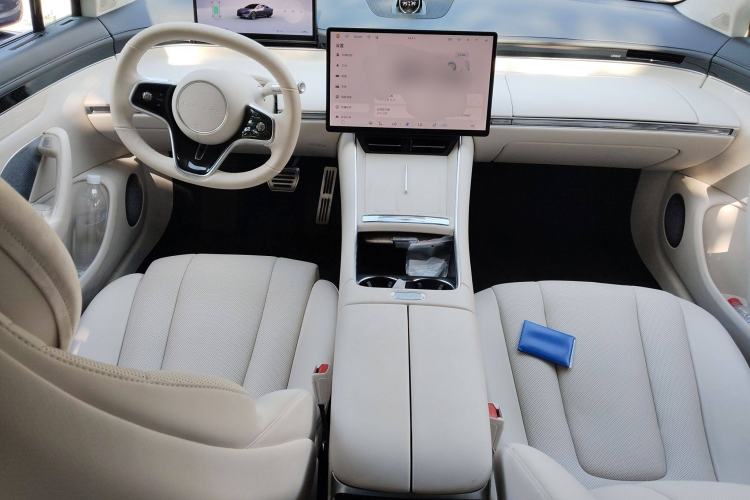 Used Hima Luxeed S7 2025 855 km Max Center Console