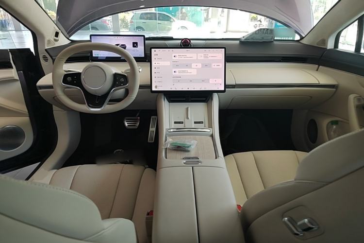 Used Hima Luxeed S7 2025 785 km Ultra Center Console