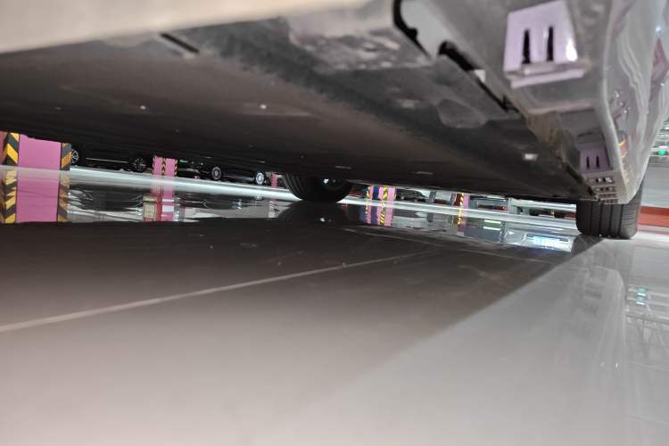 Used Hima Luxeed S7 2025 705 km Pro Chassis Rear Right