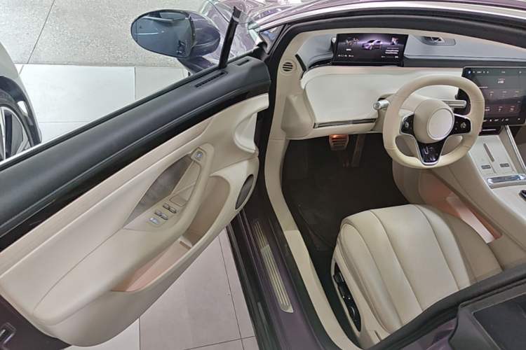 Used Hima Luxeed S7 2025 785 km Ultra Driver Seat