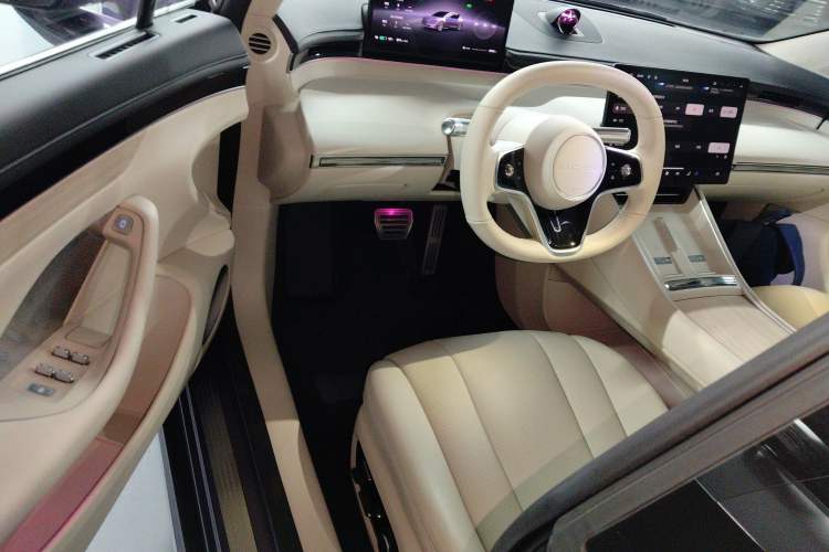 Used Hima Luxeed S7 2025 855 km Max Driver Seat