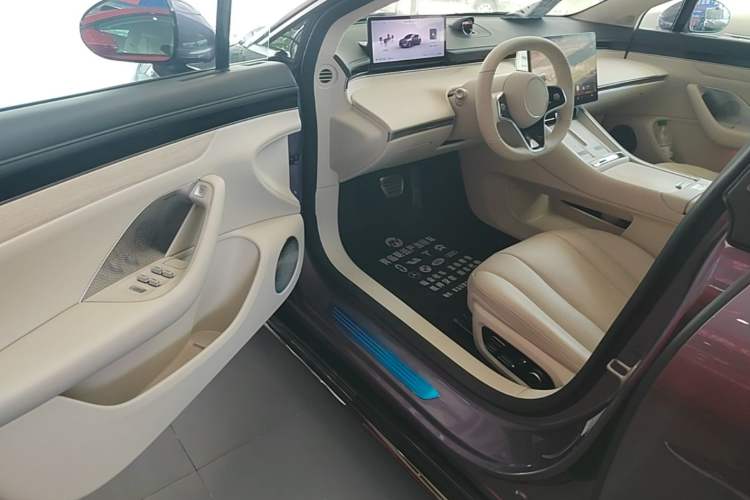 Used Hima Luxeed S7 2025 785 km Ultra Driver Seat