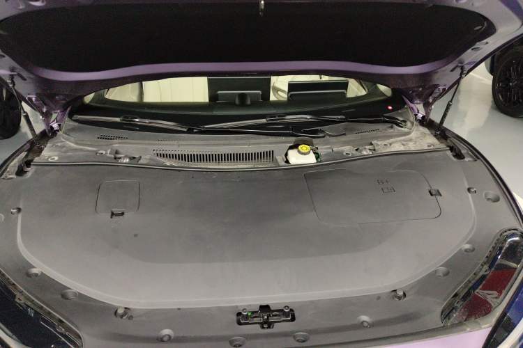 Used Hima Luxeed S7 2025 855 km Max Engine Bay