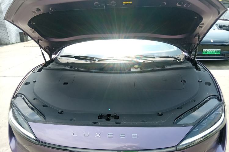 Used Hima Luxeed S7 2025 855 km Max Engine Bay