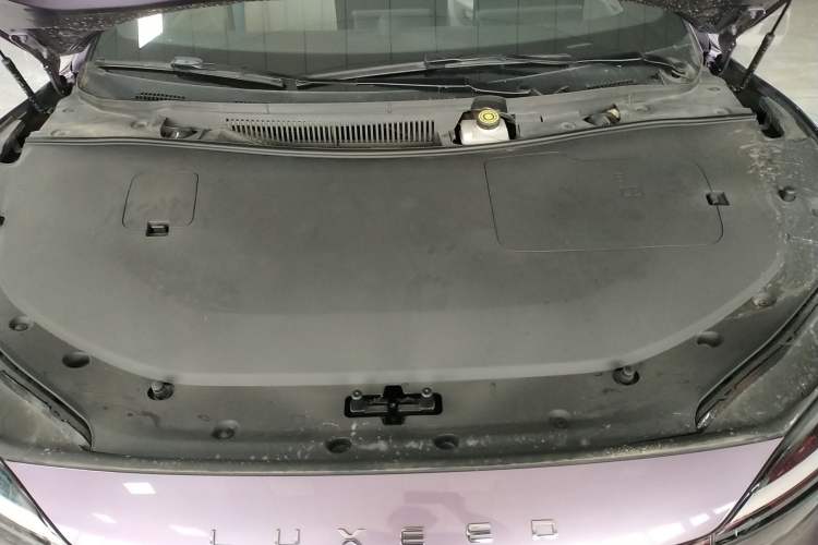 Used Hima Luxeed S7 2025 705 km Pro Engine Bay