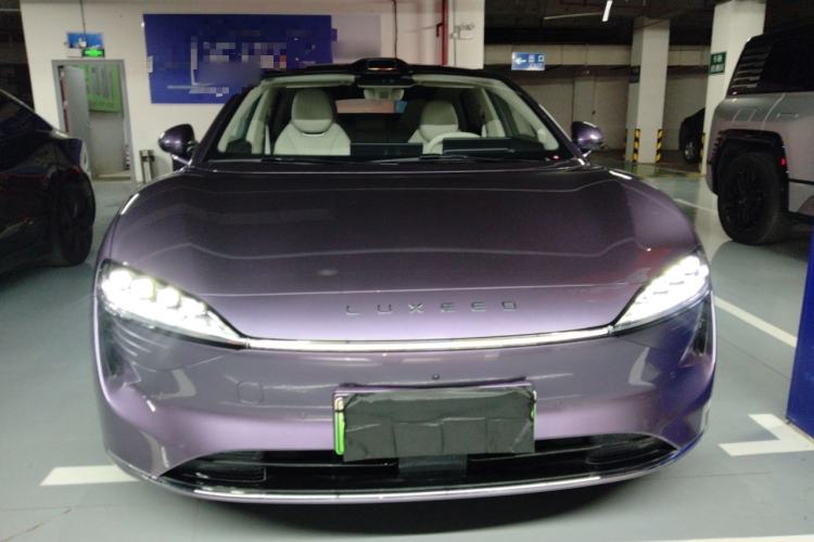 Used Hima Luxeed S7 2025 855 km Max Front