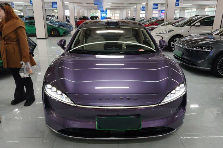 Used Hima Luxeed S7 2025 785 km Ultra Front