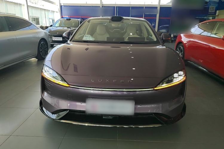 Used Hima Luxeed S7 2025 785 km Ultra Front