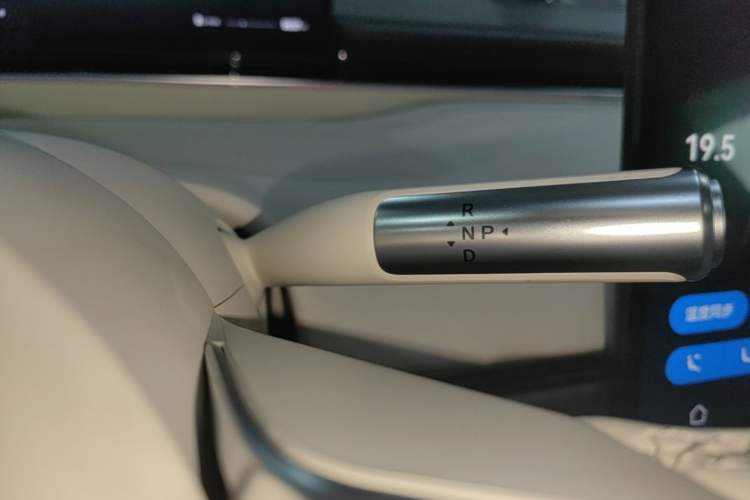 Used Hima Luxeed S7 2025 705 km Pro Gear Lever