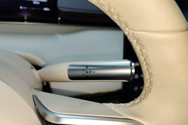 Used Hima Luxeed S7 2025 785 km Ultra Gear Lever