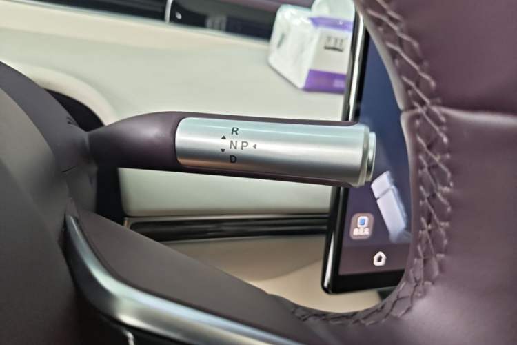 Used Hima Luxeed S7 2025 705 km Max Gear Lever
