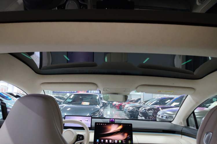 Used Hima Luxeed S7 2025 785 km Ultra Headliner