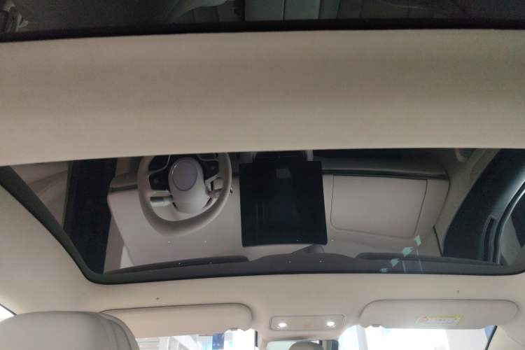 Used Hima Luxeed S7 2025 785 km Ultra Headliner