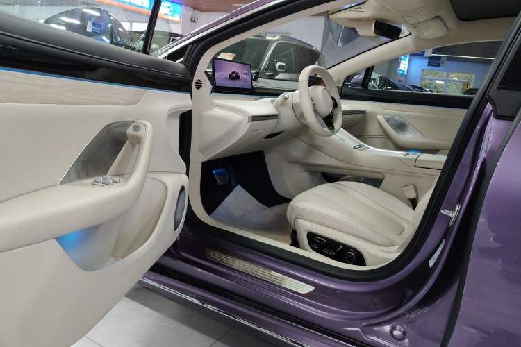 Used Hima Luxeed S7 2025 785 km Ultra Interior 3