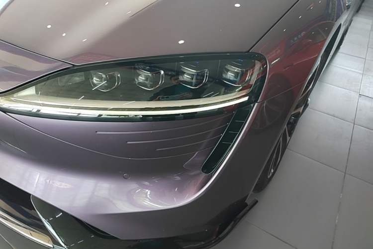 Used Hima Luxeed S7 2025 785 km Ultra Left Front Headlight