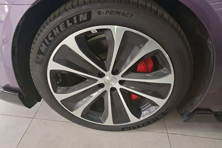 Used Hima Luxeed S7 2025 785 km Ultra Left Front Wheel Hub