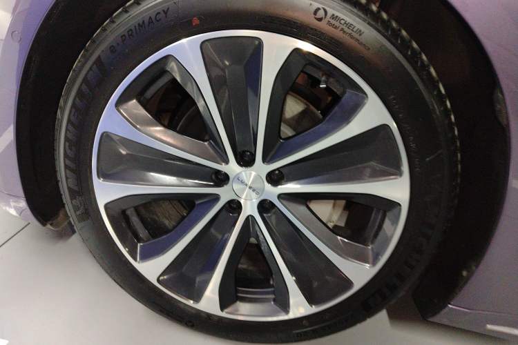 Used Hima Luxeed S7 2025 855 km Max Left Front Wheel Hub