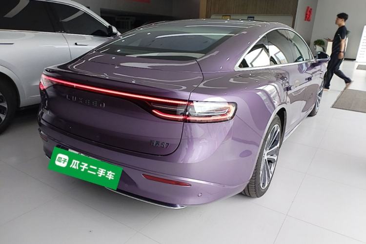 Used Hima Luxeed S7 2025 785 km Ultra Rear Right 45 Deg