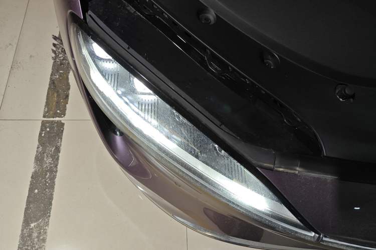 Used Hima Luxeed S7 2025 705 km Pro Right Front Headlight