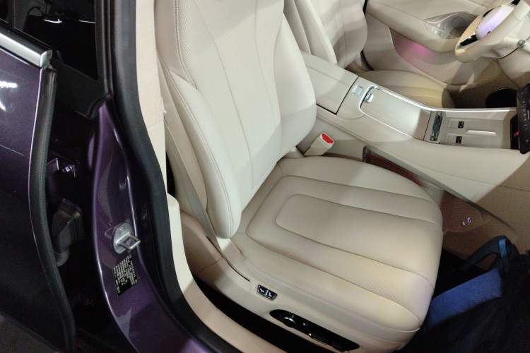 Used Hima Luxeed S7 2025 855 km Max Right Front Seat