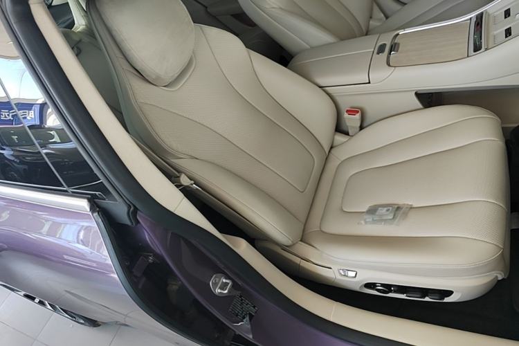 Used Hima Luxeed S7 2025 785 km Ultra Right Front Seat