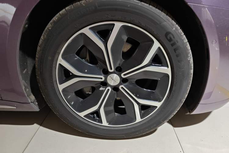 Used Hima Luxeed S7 2025 705 km Pro Right Front Wheel Hub