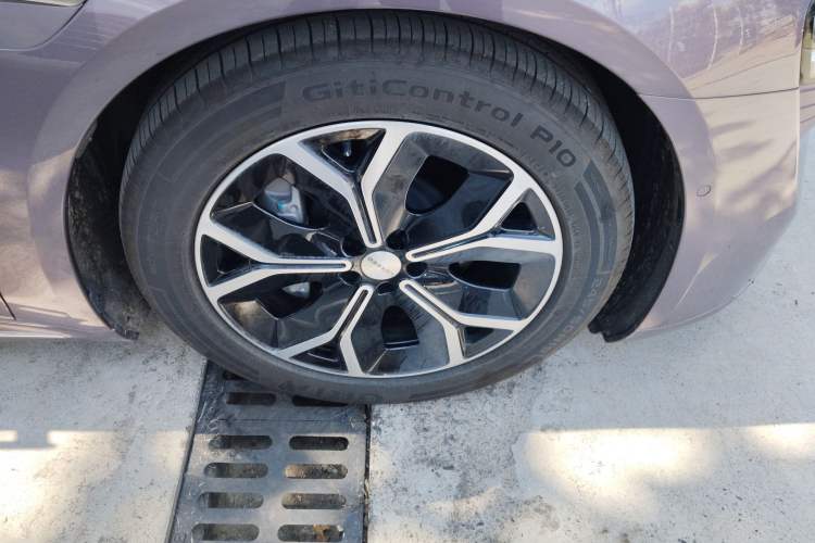 Used Hima Luxeed S7 2025 855 km Max Right Front Wheel Hub