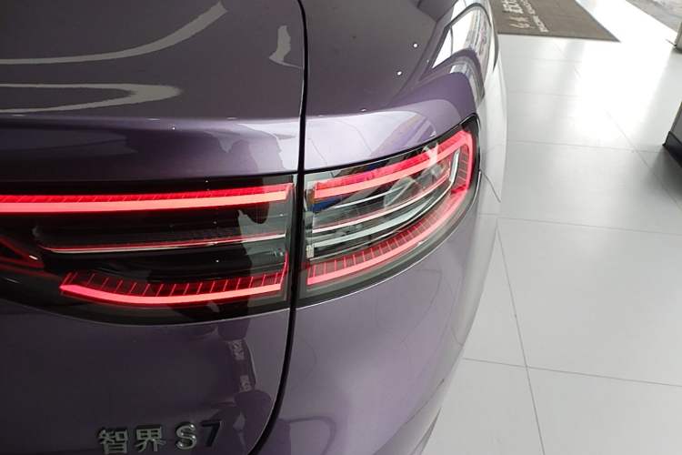 Used Hima Luxeed S7 2025 785 km Ultra Right Rear Taillight