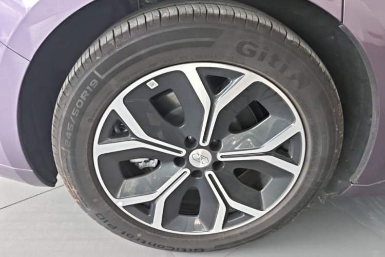 Used Hima Luxeed S7 2025 705 km Max Right Rear Wheel Hub