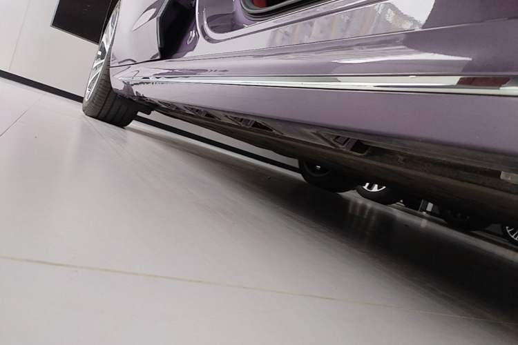 Used Hima Luxeed S7 2025 785 km Ultra Right Side Sill