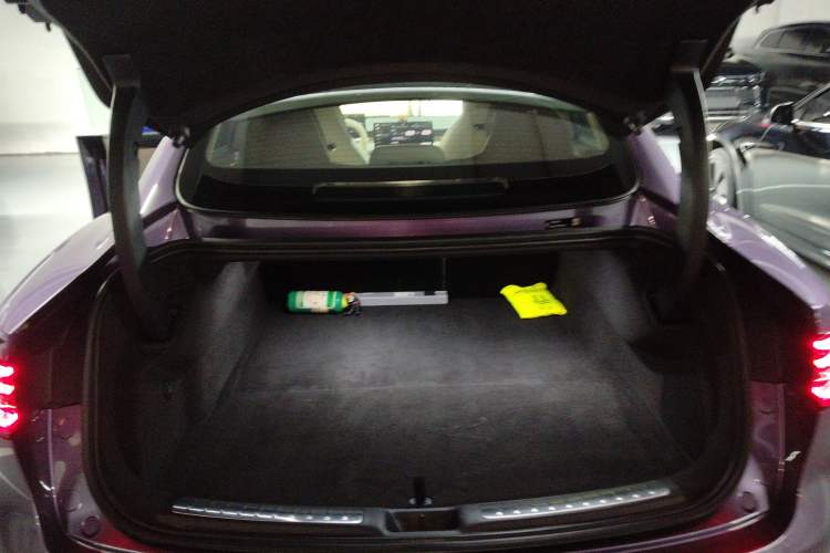 Used Hima Luxeed S7 2025 855 km Max Trunk