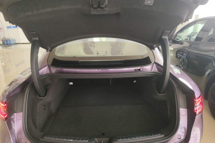 Used Hima Luxeed S7 2025 785 km Ultra Trunk