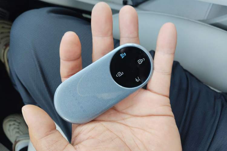 Used Hima Luxeed S7 2025 855 km Max Vehicle Key