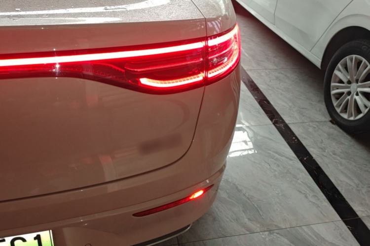 Used Hima Luxeed S7 2025 855 km Max Right Rear Taillight