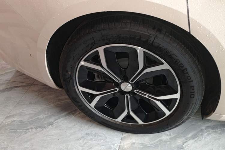 Used Hima Luxeed S7 2025 855 km Max Right Rear Wheel Hub