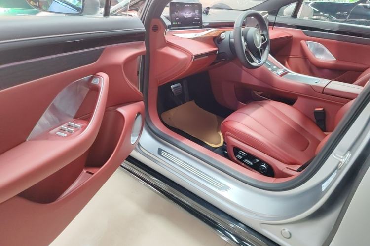 Used Hima Luxeed S7 2025 705 km Max Driver Seat