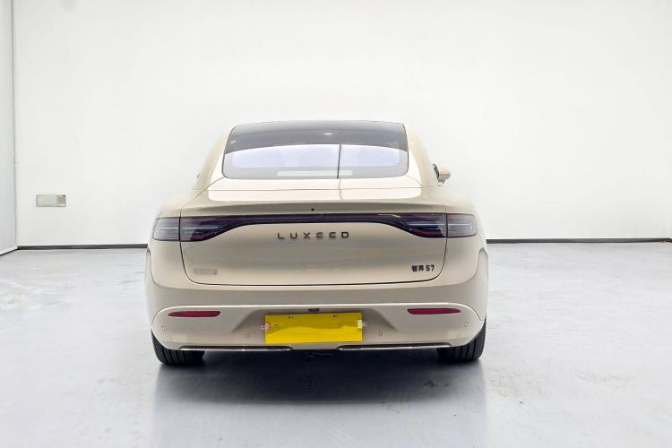 Used Hima Luxeed S7 2025 855 km Max Exterior 4