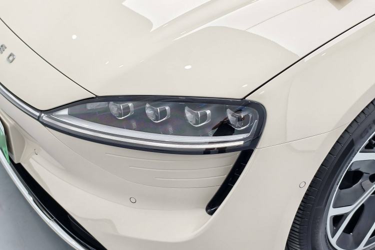 Used Hima Luxeed S7 2025 855 km Max Exterior 9