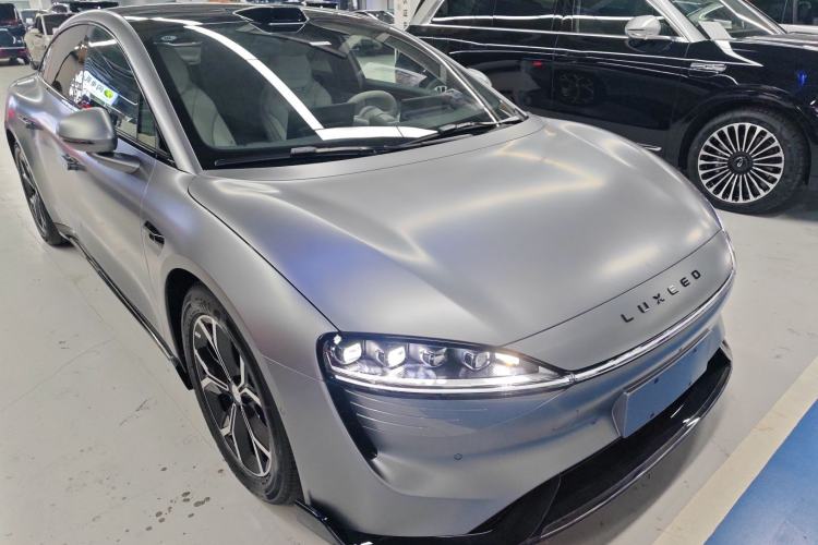 Used Hima Luxeed S7 2025 705 km Max Front Right 45 Deg
