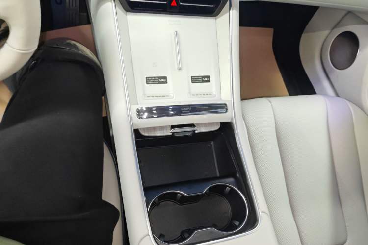 Used Hima Luxeed S7 2025 705 km Max Gear Lever