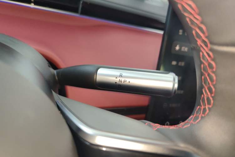 Used Hima Luxeed S7 2025 703km Ultra Sport Edition Gear Lever