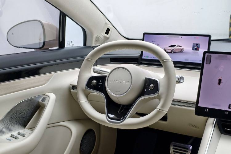 Used Hima Luxeed S7 2025 855 km Max Interior 1