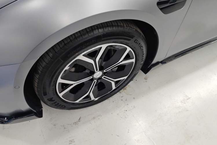 Used Hima Luxeed S7 2025 705 km Max Left Front Wheel Hub
