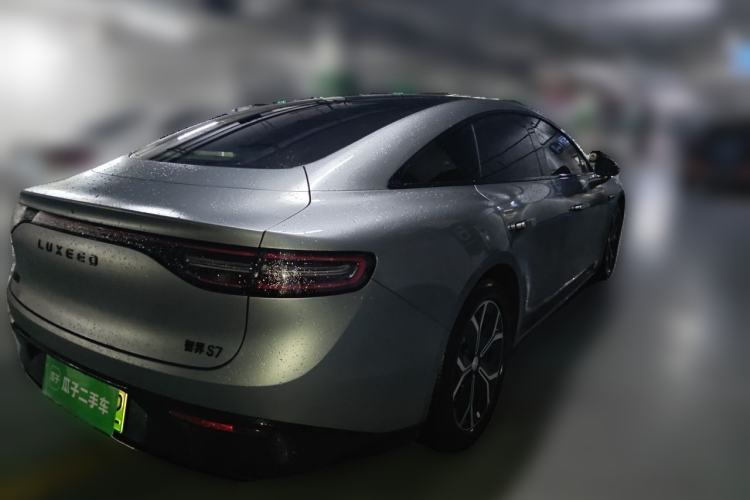 Used Hima Luxeed S7 2025 705 km Max Rear Right 45 Deg