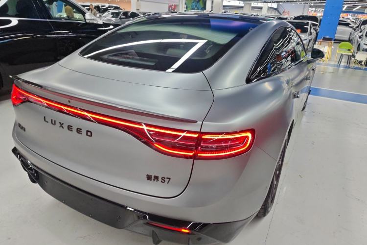 Used Hima Luxeed S7 2025 705 km Max Rear Right 45 Deg