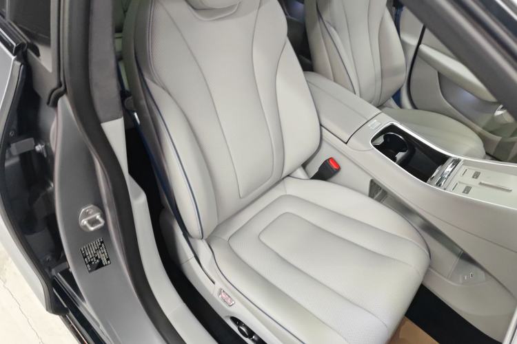 Used Hima Luxeed S7 2025 705 km Max Right Front Seat