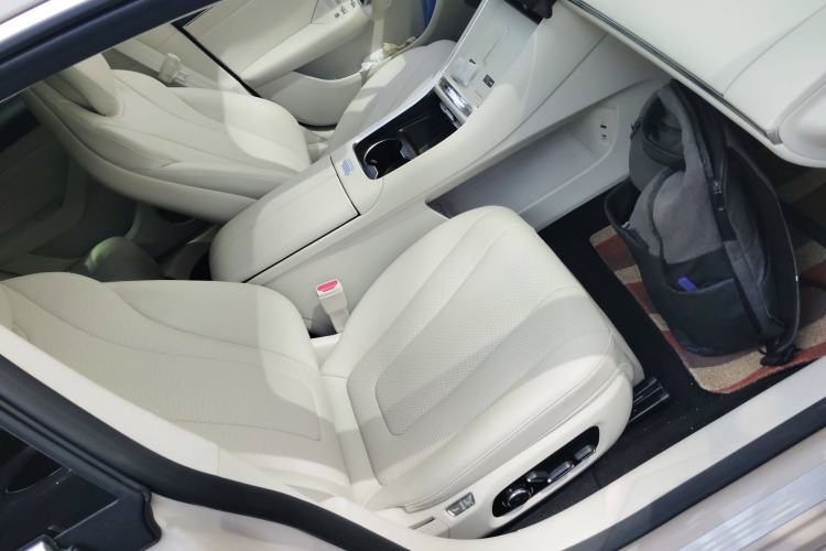 Used Hima Luxeed S7 2025 855 km Max Right Front Seat