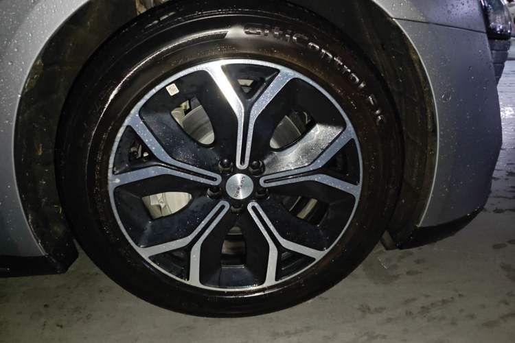 Used Hima Luxeed S7 2025 705 km Max Right Front Wheel Hub