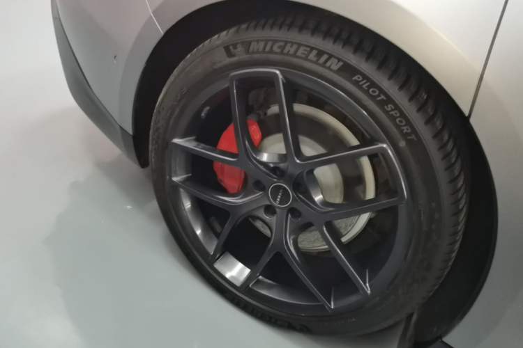 Used Hima Luxeed S7 2025 703km Ultra Sport Edition Right Rear Wheel Hub