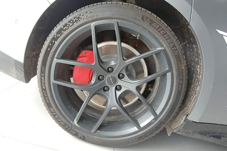 Used Hima Luxeed S7 2025 703km Ultra Sport Edition Right Rear Wheel Hub